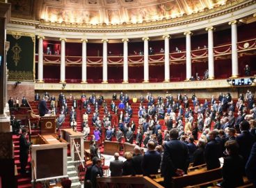 Francúzske Národné zhromaždenie schválilo kontroverzný zákon, ktorý umožňuje „asistované umieranie“