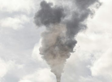 L’Ue vuole rimandare la carbon tax, la tassa sulle aziende che inquinano va verso il rinvio al 2027