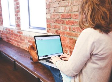 Most Young Romanians Feel Uninformed About Politics, Study Finds