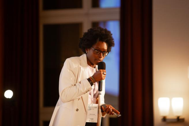 Fabiana Fernandes speaking at the Better Politics Foundation in Berlin, Germany.