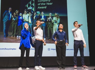 What It’s Really Like to Run a JA Company at 16